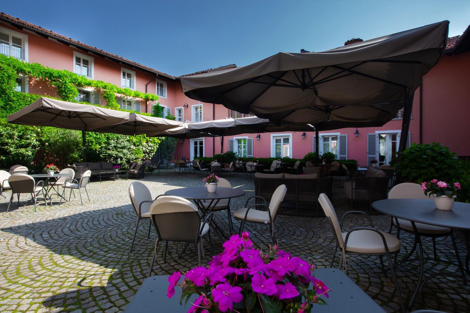Relais Villa D'Amelia Benevello Exteriör bild