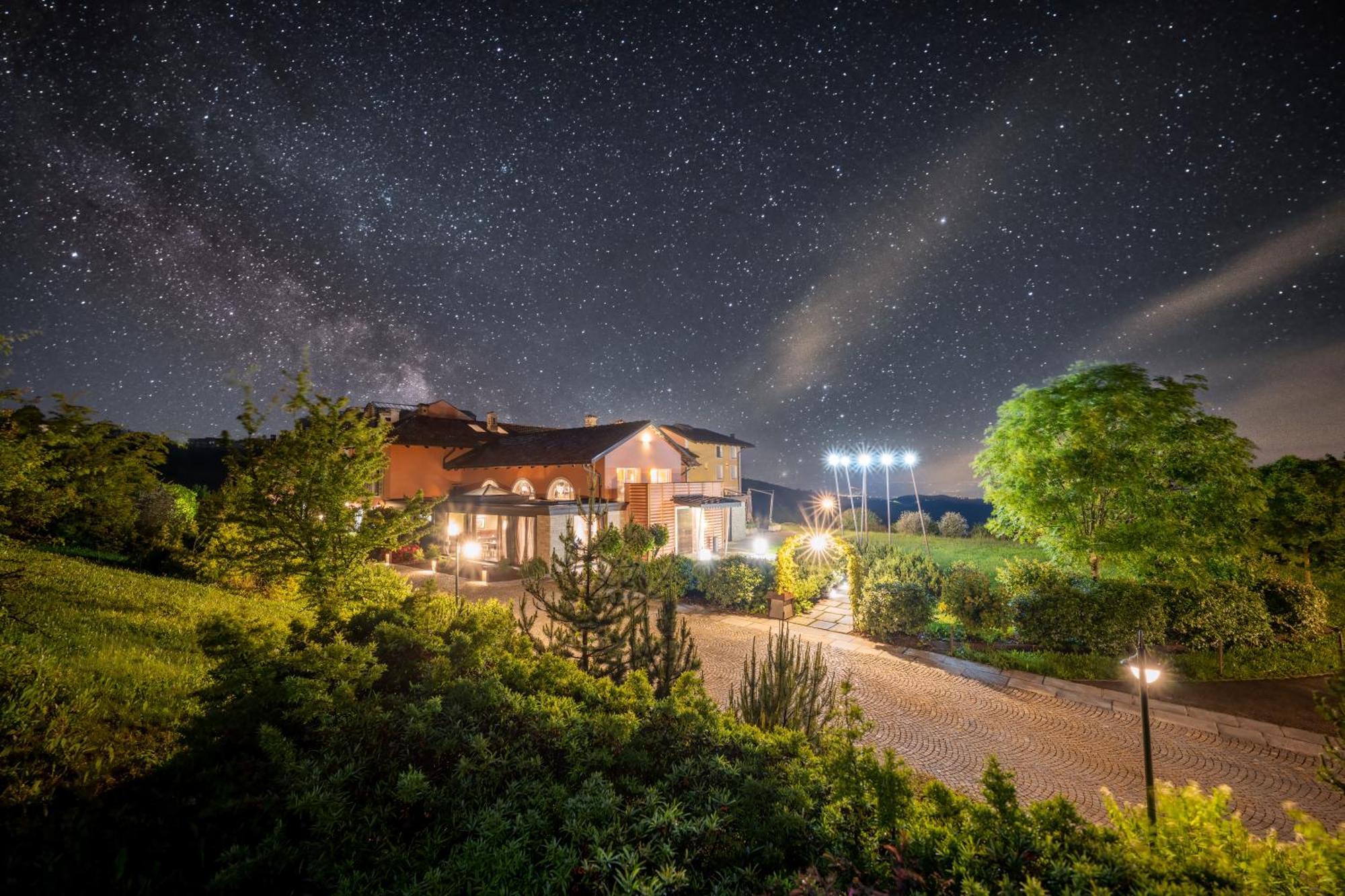 Relais Villa D'Amelia Benevello Exteriör bild