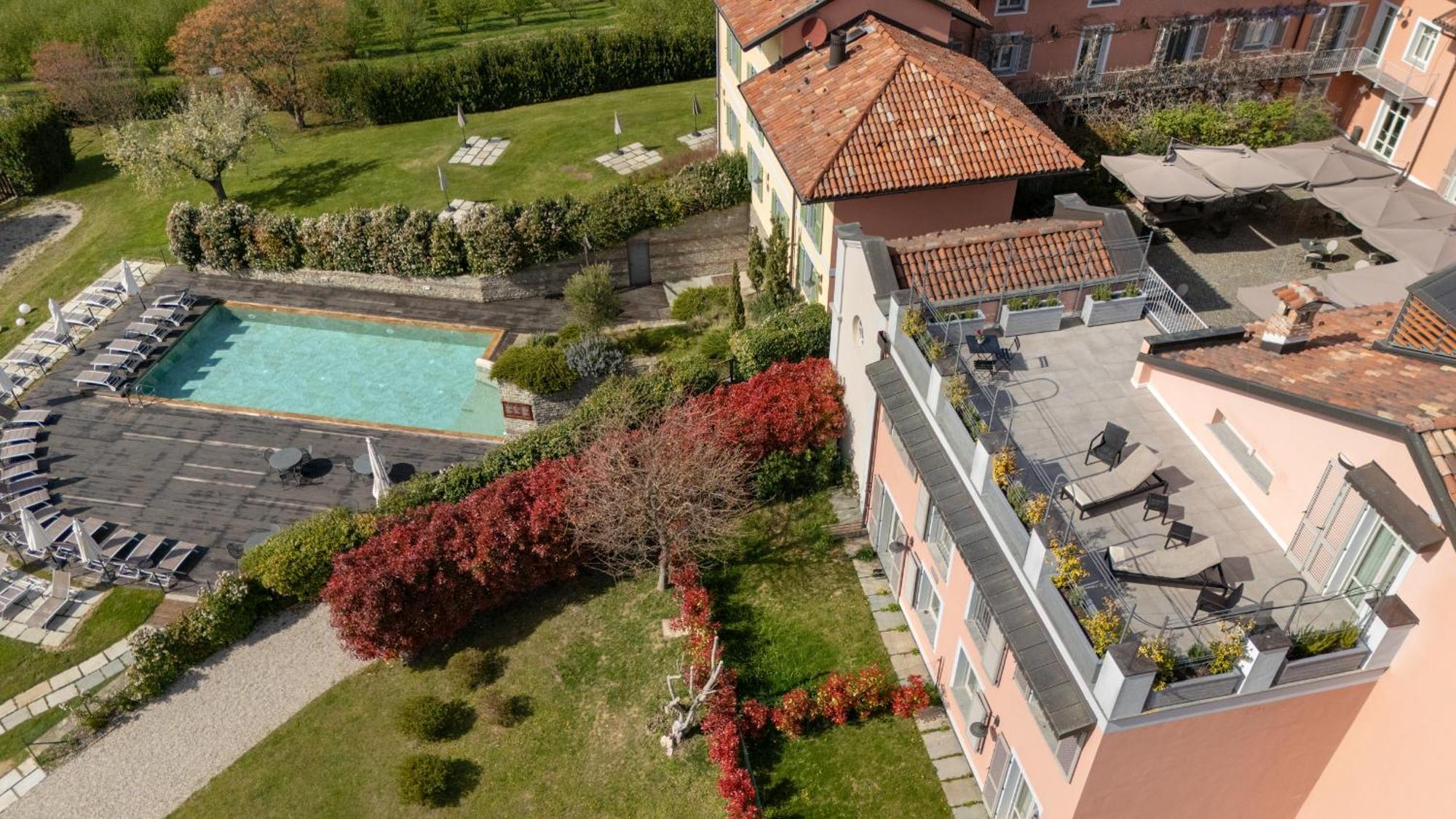 Relais Villa D'Amelia Benevello Exteriör bild